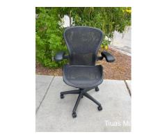 🪑 Herman Miller Aeron Classic – Size B (Fully Loaded)